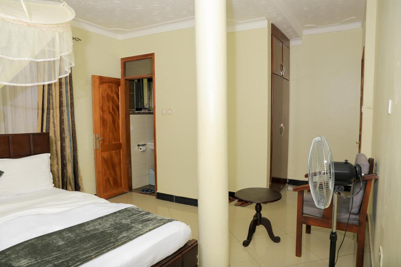 Victoria Royal Hotel عنتيبي المظهر الخارجي الصورة