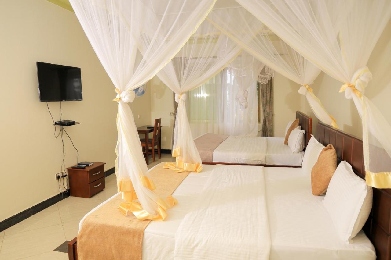 Victoria Royal Hotel عنتيبي المظهر الخارجي الصورة