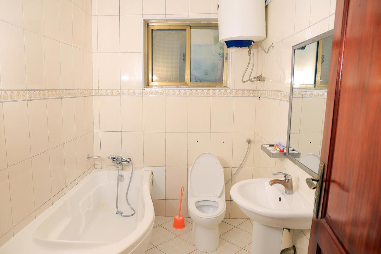 Victoria Royal Hotel عنتيبي المظهر الخارجي الصورة